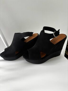 Chinese Laundry Black Peep-Toe Platform Wedge Sandals with Buckle